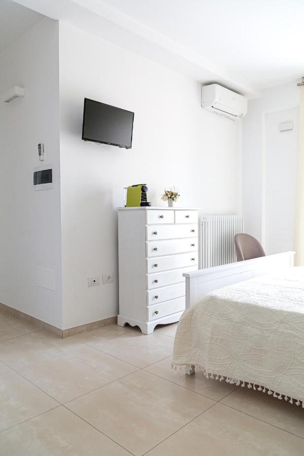 Casa Clementina Rooms Vista Mare Порто-Чезарео Экстерьер фото