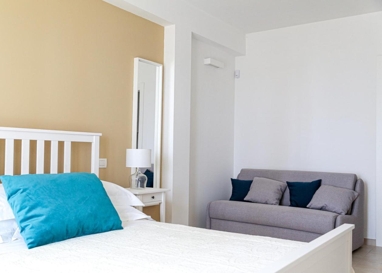 Casa Clementina Rooms Vista Mare Порто-Чезарео Экстерьер фото